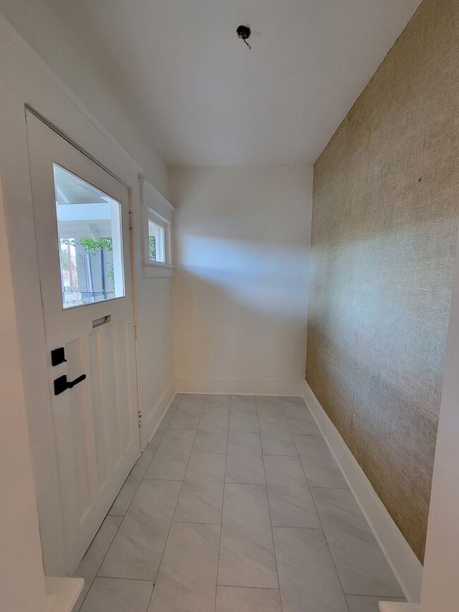 Photo - Don’t Miss This! Spacious 2 Bed, 2 Bath in North Portland