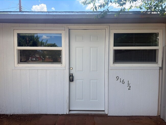 Photo - rp0916 Unit 916 1/2 W. Plains Ave.