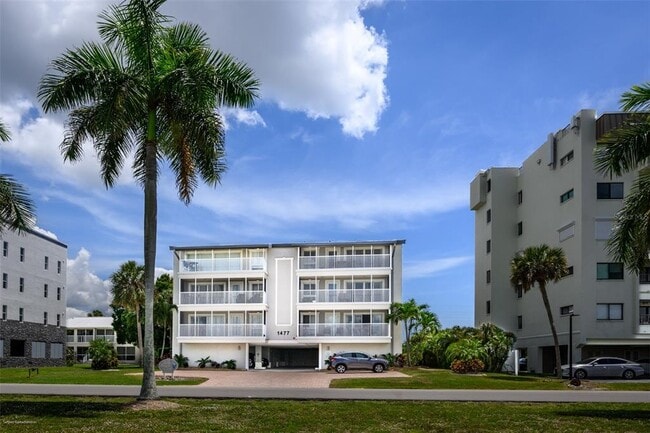 Building Photo - 1477 Park Beach Cir Unit 33