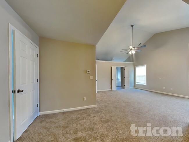 Photo - 824 Tibwin Pl SE