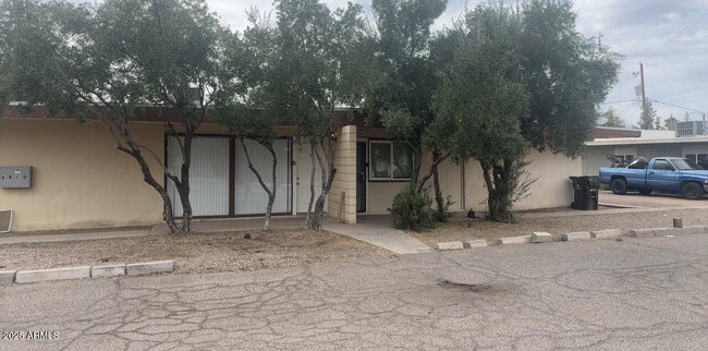 Building Photo - 2034 W Cactus Rd Unit A Rental
