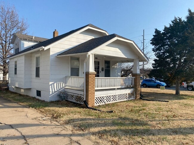 Photo - 2080 SW Washburn Ave