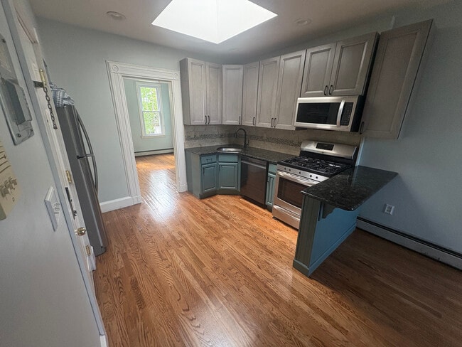 Building Photo - 316 1/2 Webster Ave Unit 2