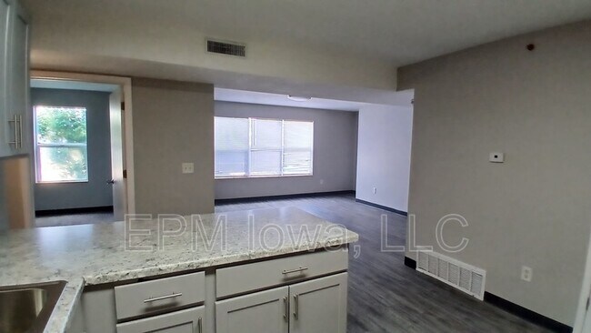 Photo - 60 Miller Ave SW