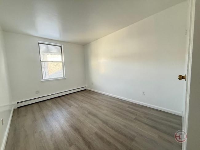 Photo - 1682 Topping Ave