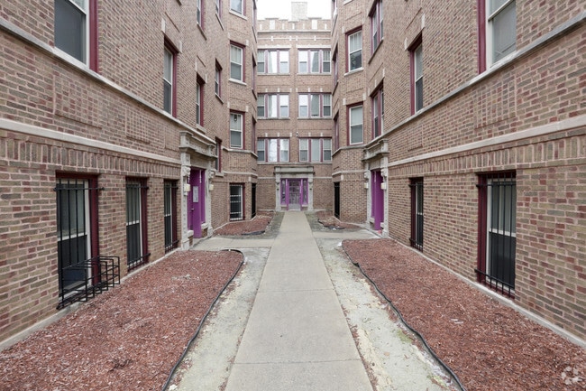5952 W Superior