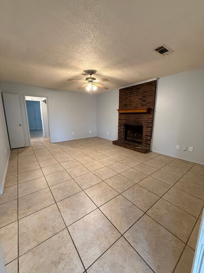 Building Photo - 2609/ 2611 S. 16TH Unit 2611 S. 16TH