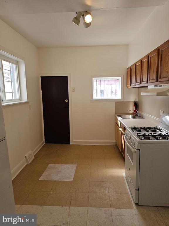 Photo - 43 E Silver St