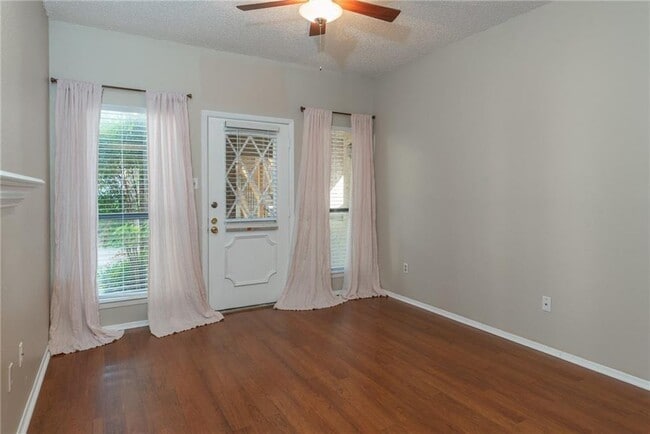 Photo - 806 W 24th St Unidad 103