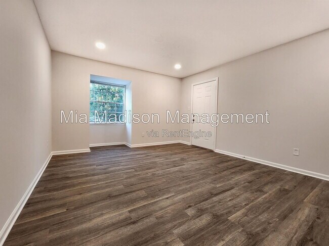 Photo - 111 E Mell St Unidad 16