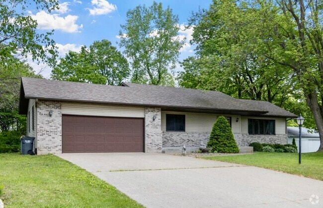 Building Photo - W4710 Lazy Acres Rd Rental