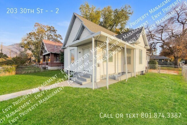 Building Photo - 203 30th St Unit 2