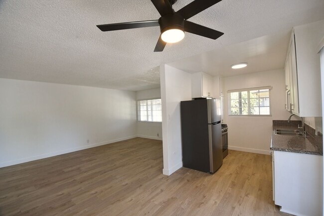 Photo - 5734 Hazeltine Ave Unidad 06