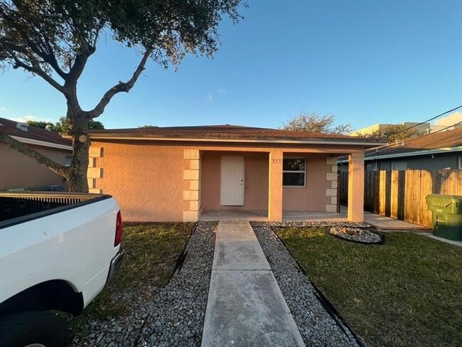 Photo - 319 NE 35th Ct House