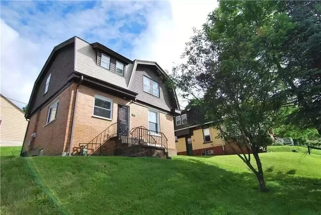 Building Photo - Updated 3 Bedroom Home in Castle Shannon