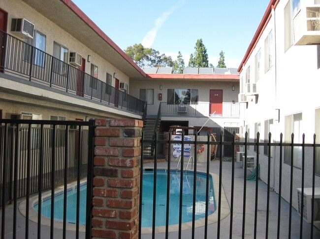 Photo - 11035 Arminta St