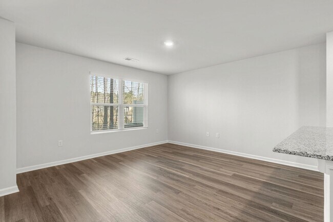 Photo - 531 Gemstone Blvd