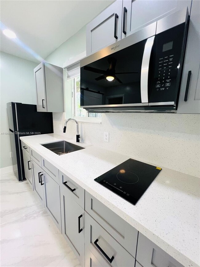 Building Photo - 10370 SW 174th Terrace Unit 2 Rental