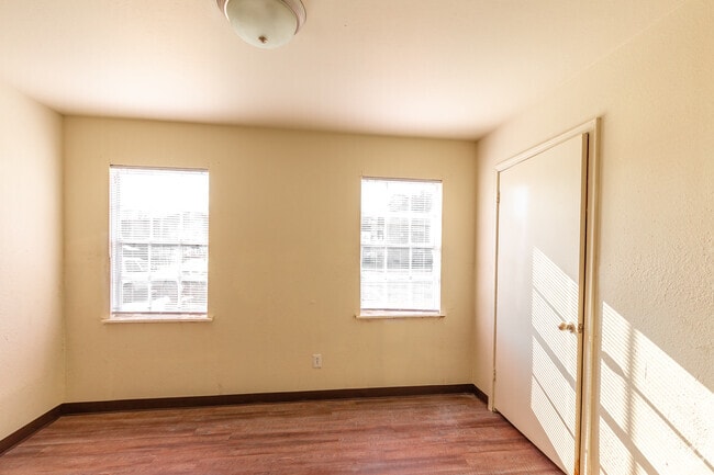 2BR, 2BA - 993SF - 2nd Bedroom