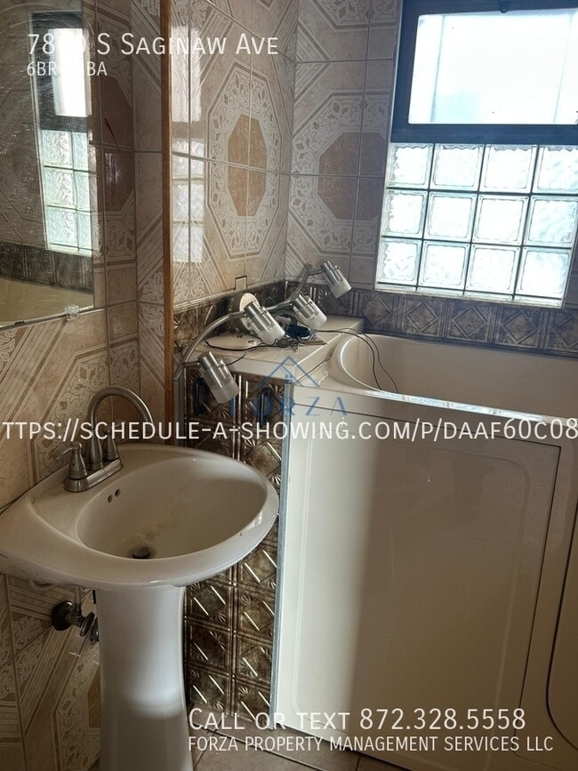 Photo - 7840 S Saginaw Ave