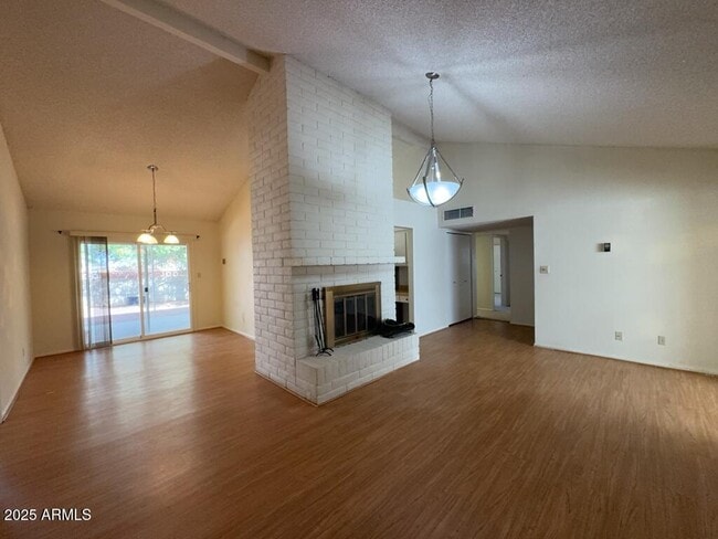 Photo - 433 Meadows Dr