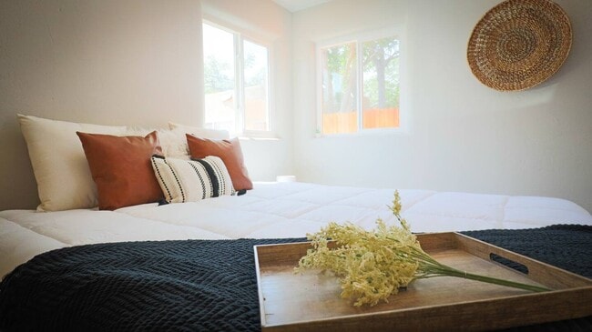 Photo - 219 Girard Blvd SE