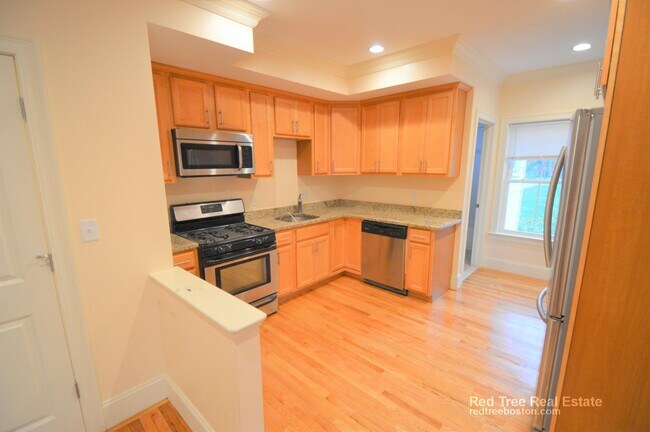 Photo - 25 Lothrop St Unit 2