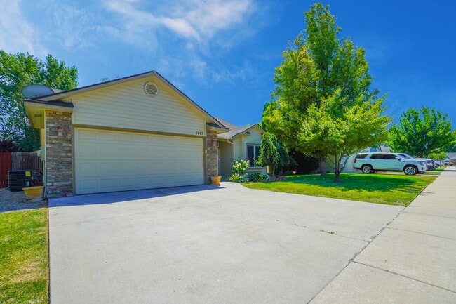 Building Photo - 1445 W Silver Salmon Dr