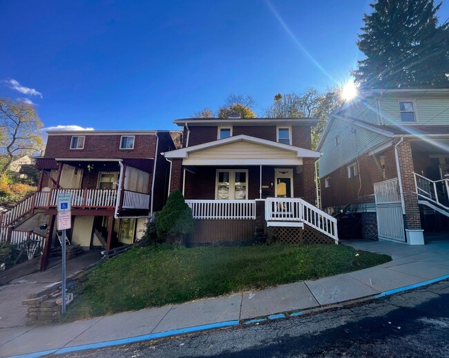 Building Photo - 3 Bedroom 1.5 Bath in Dormont! Off Street ...