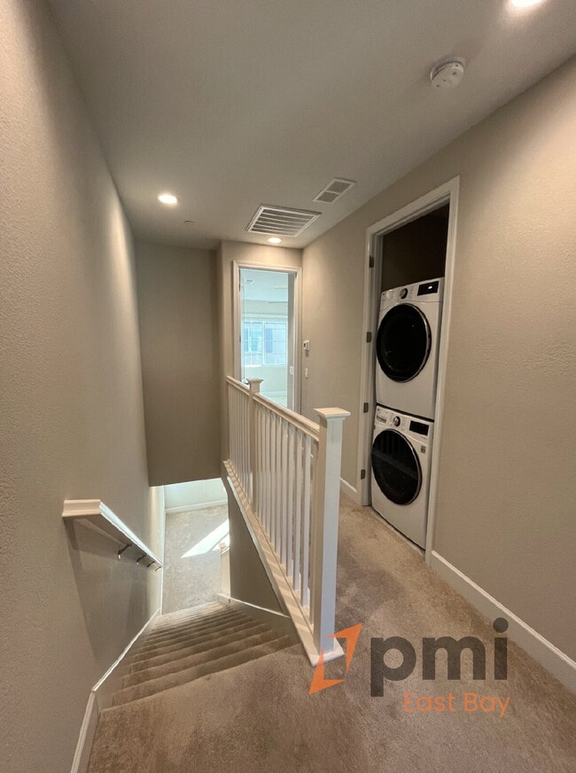 Photo - Contemporary Modern 3Bd Townhome in Muir H...