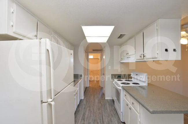 Photo - 3004 E Waltann Ln Unidad 7