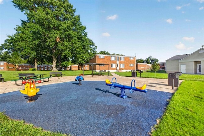 COURTYARD GARDENS APARTMENTS