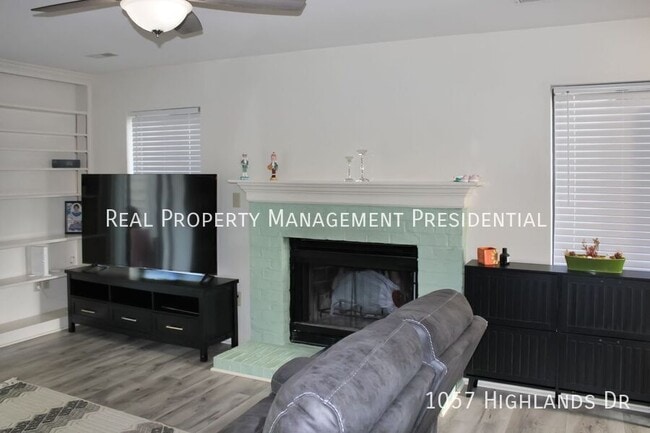 Photo - 1057 Highlands Dr