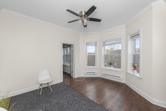 Photo - 915 W Waveland Ave