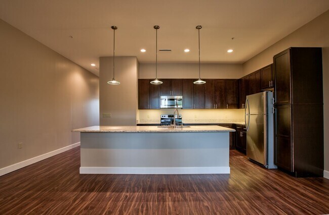 Photo - 1525 W Tennessee St House