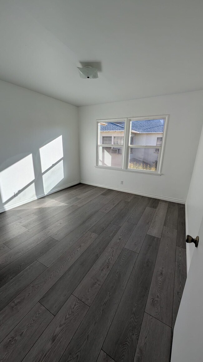 Photo - 5750 Whitsett Ave Unidad 5