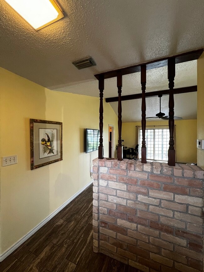 Photo - 603 Continental Dr