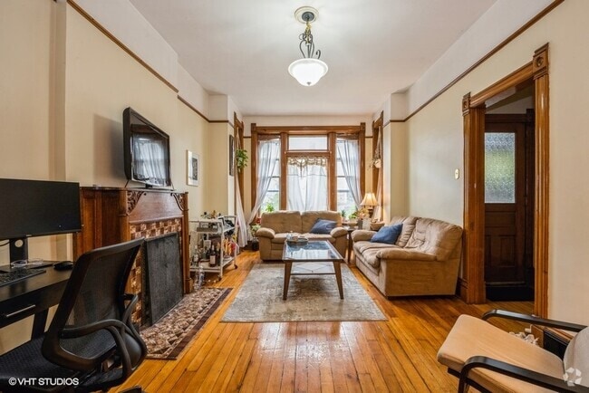 Building Photo - 716 W Briar Pl Unit Apt 1