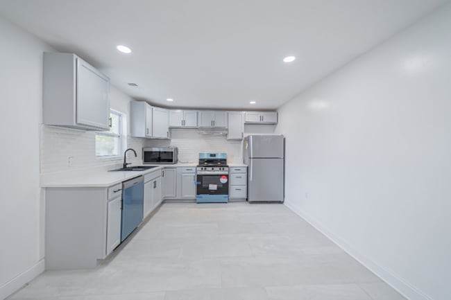 Photo - 825 Market St