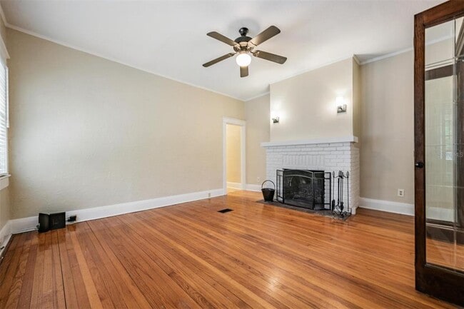 Photo - 1000 E Crenshaw St