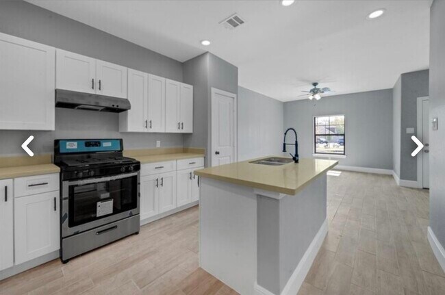 Photo - 4631 Briscoe St