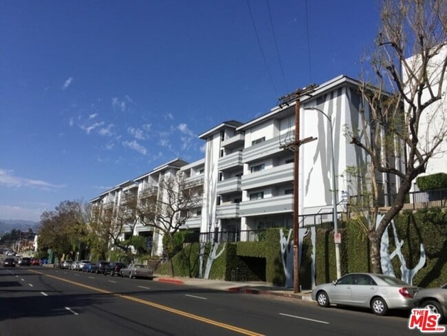 Building Photo - 160 S Virgil Ave Unit 1-335 Rental