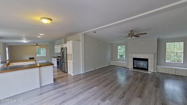 Building Photo - 20 Deer Ridge Dr W Rental