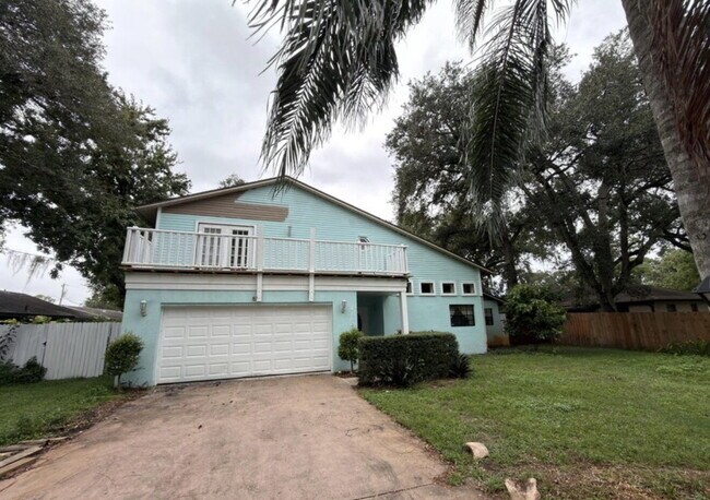 Building Photo - Ponds Drive