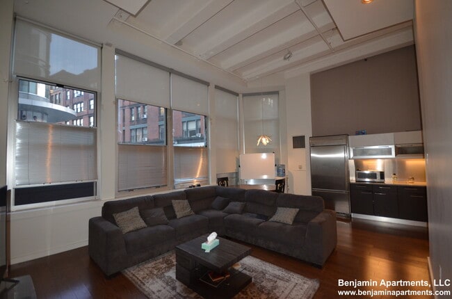 Building Photo - 88 Kingston St Unit 1b Rental