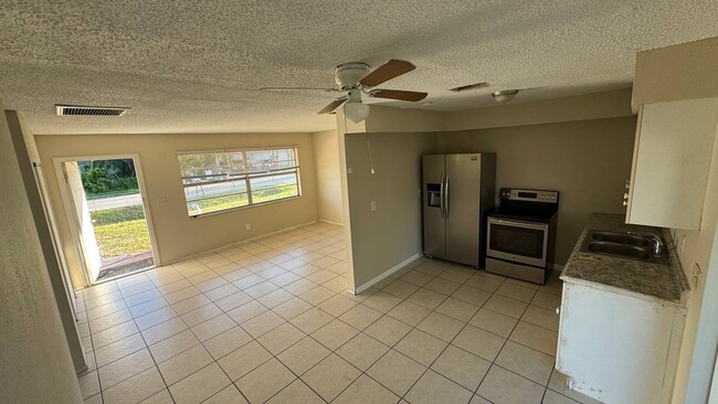 Building Photo - 1547 Oak Dr Unit 1547 Oak drive