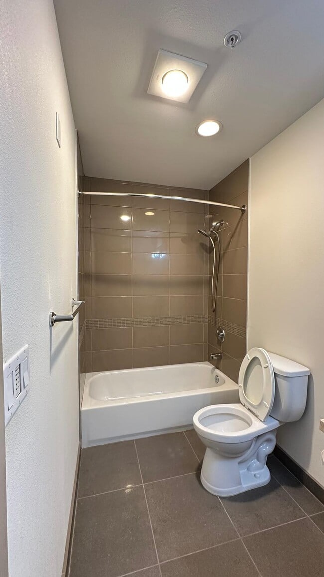 Photo - 4547 8th Ave NE Unit 306