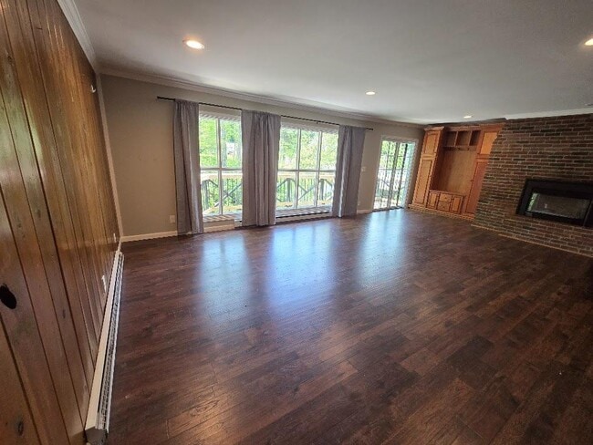 Building Photo - 2043 Cardner Rd