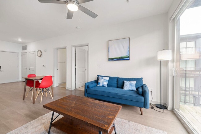 Photo - 633 E Main St Unit ID1031630P