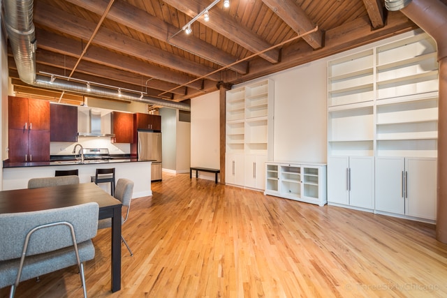 Building Photo - 1040 W Adams St Unit 226 Rental